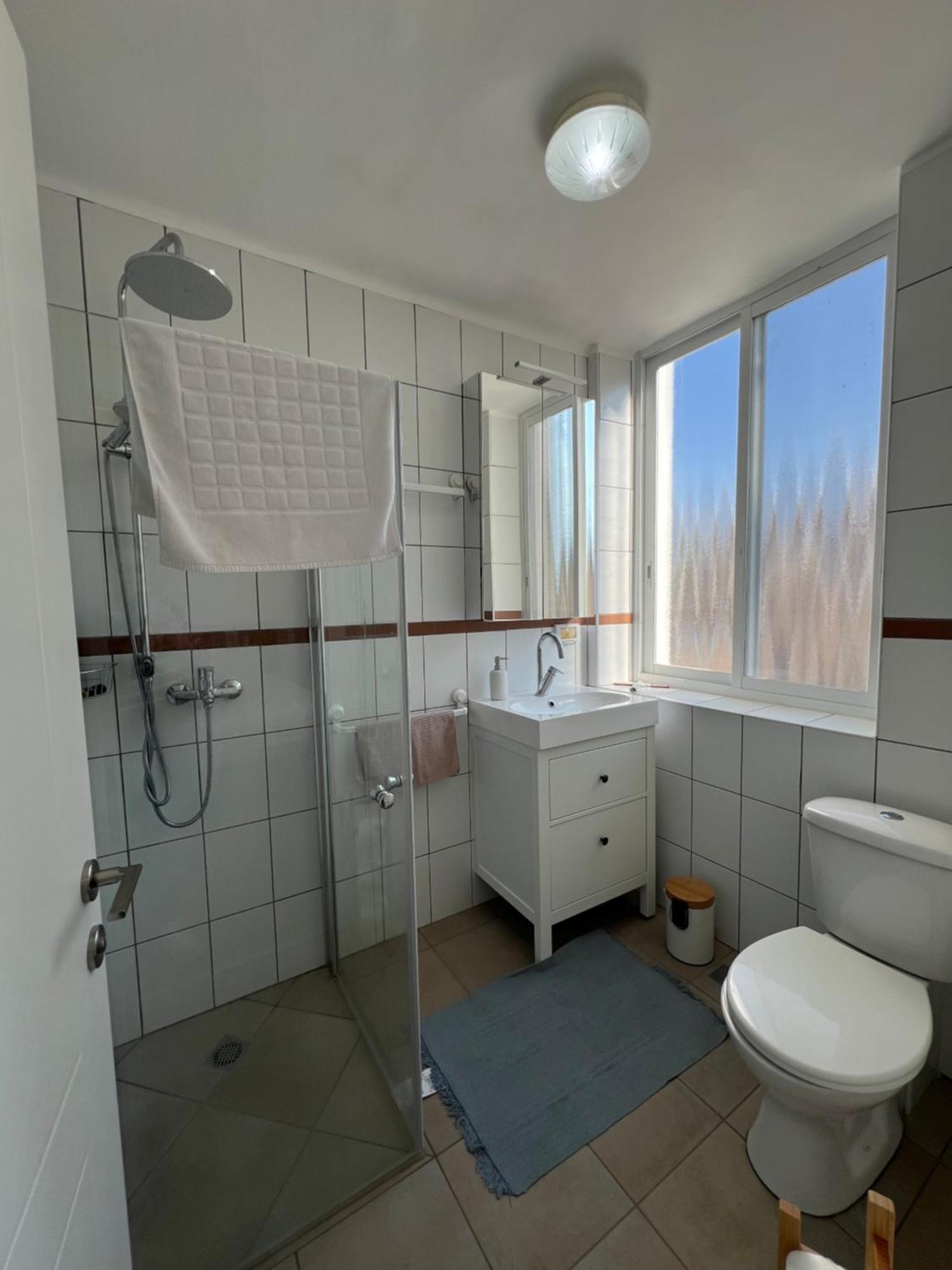 Modern And Spacious Apartment In Downtown ハイファ エクステリア 写真